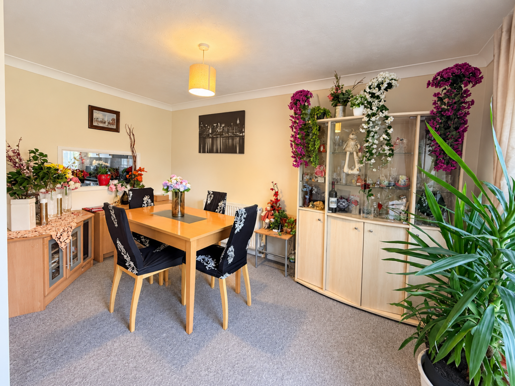House in Dacorum, Hertfordshire - More