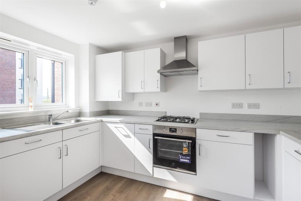 Apartment in Vale of White Horse, Wellington Gate, Grove - More