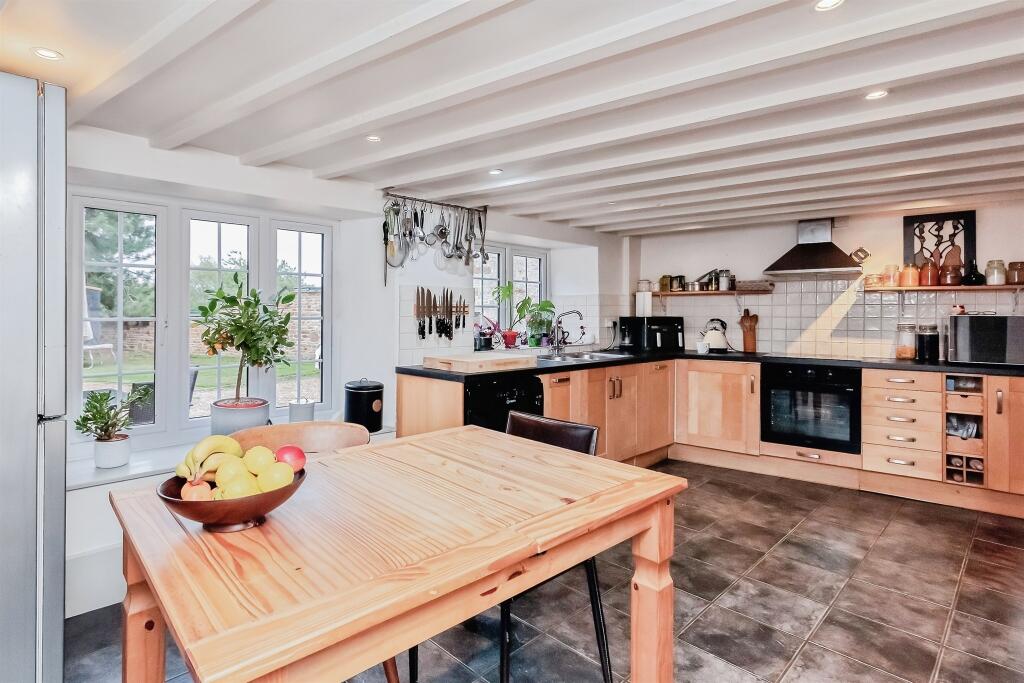 House in Caldecott - View 5