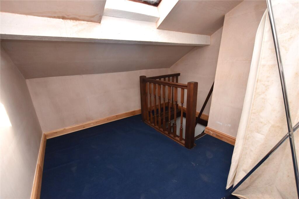 House in Bradford, West Yorkshire - View 4
