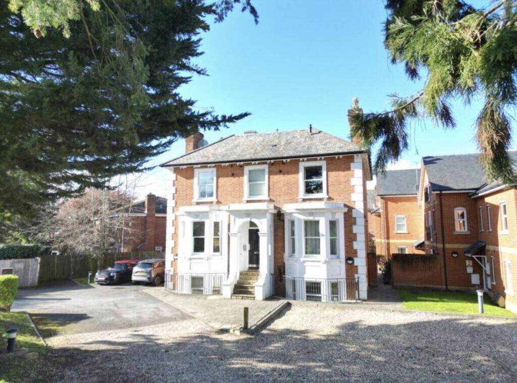 Main image of property: 112 Crescent Road, Reading