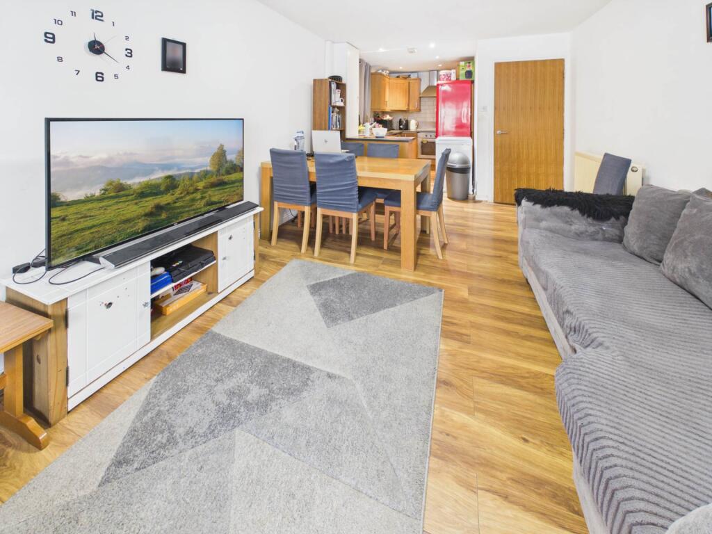 Apartment in Glasgow, South Lanarkshire - View 2