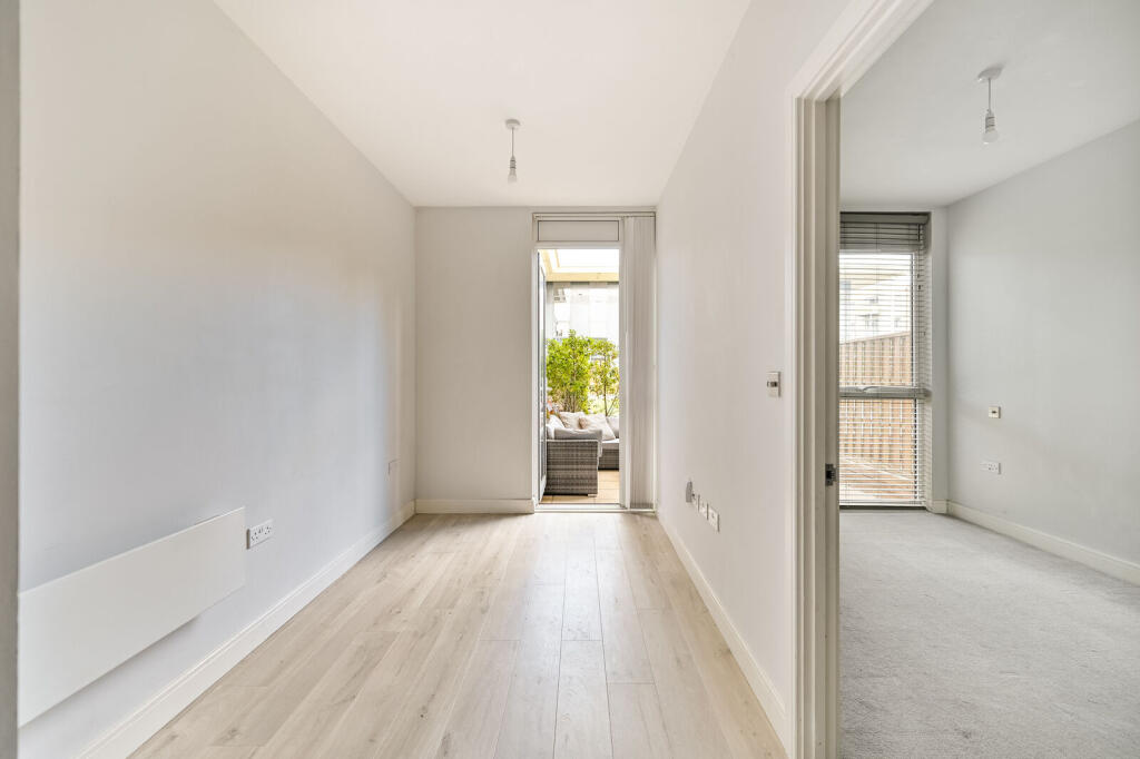 Apartment in Slough - View 4