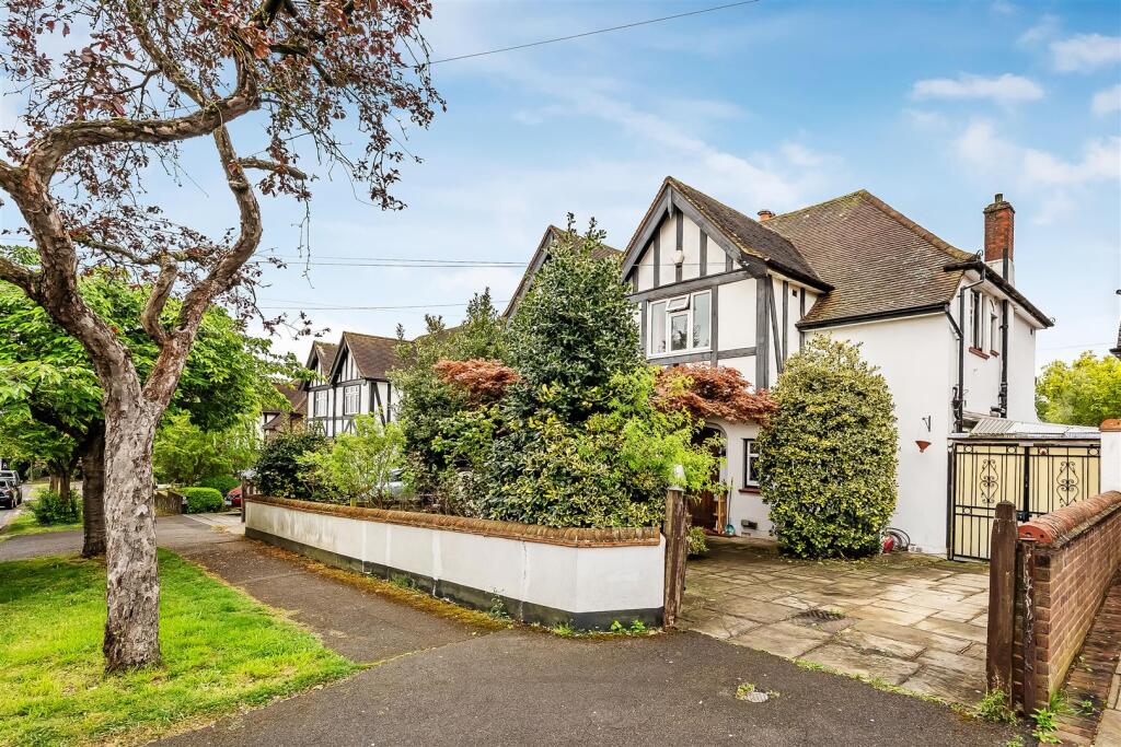 Elmcroft Drive, Chessington, KT9, Chessington