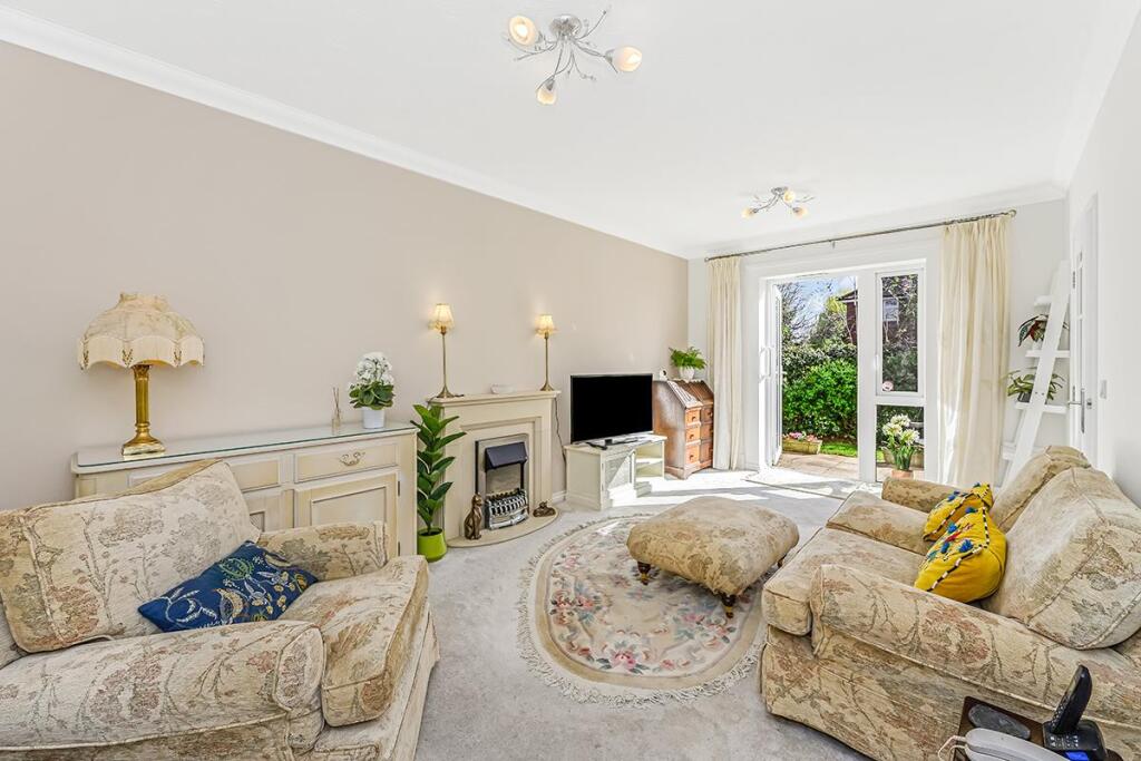 King Henry Lodge, Chingford photo 4