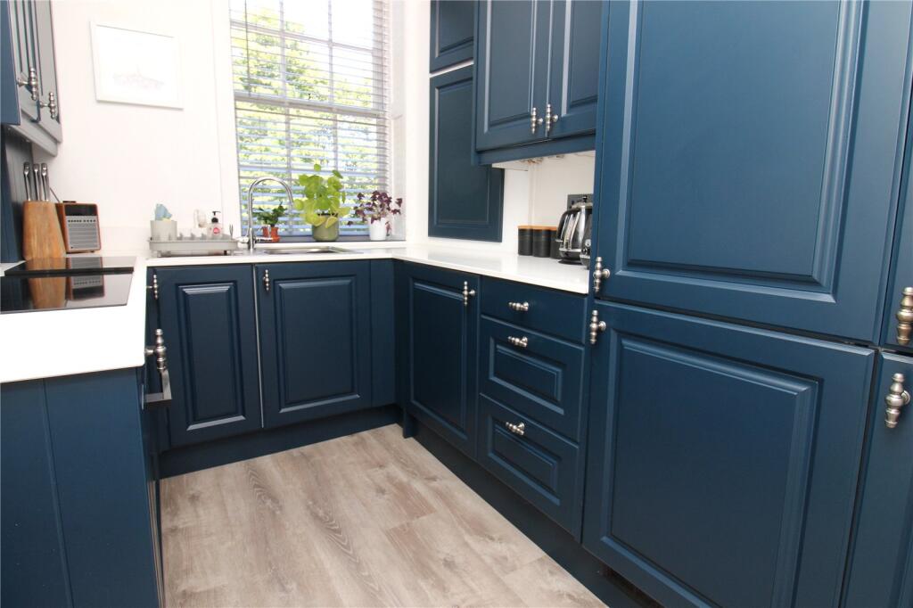 Apartment in Winchester, Wickham - View 3