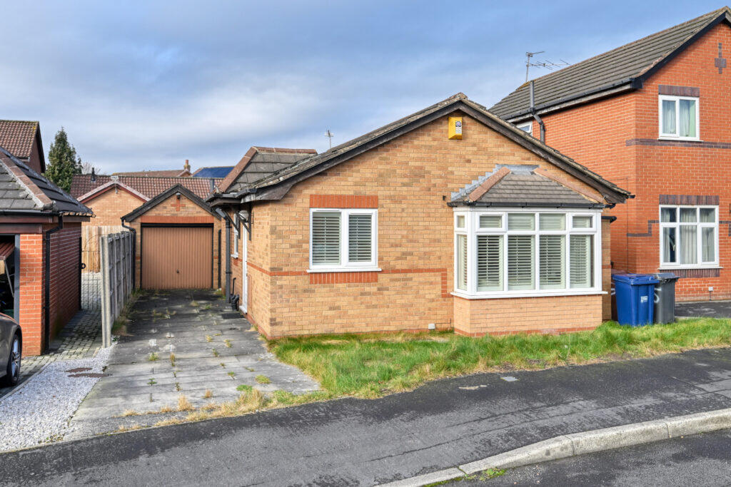 Main image of property: 35 Bridge Way, Preston, PR5 5YJ