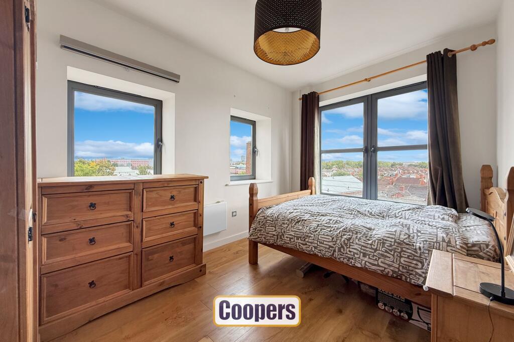 Apartment in Coventry, West Midlands - More