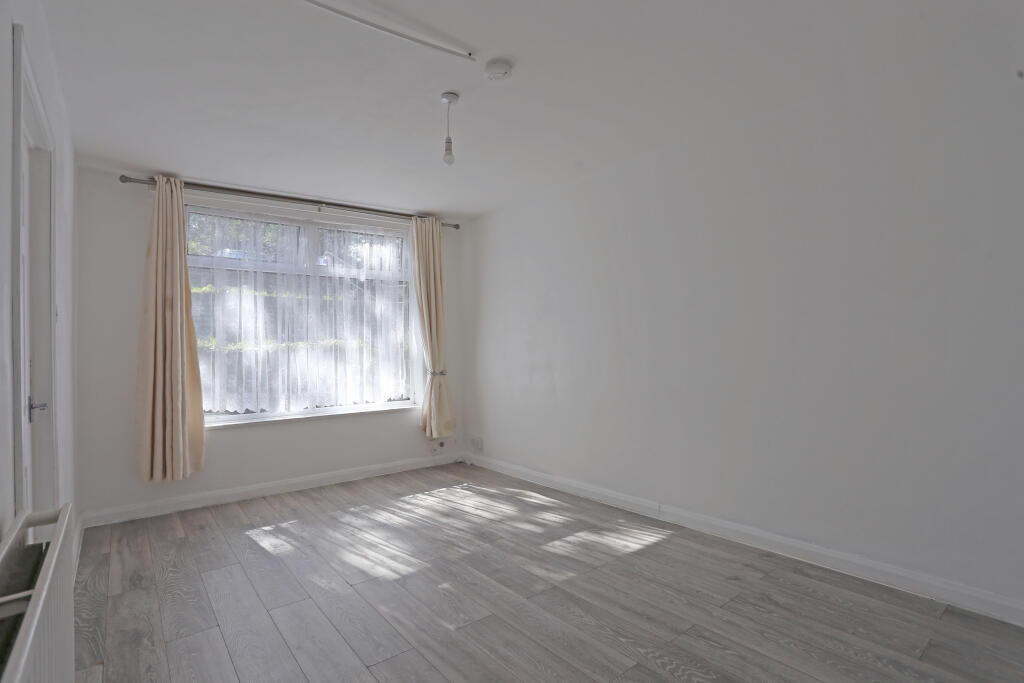 House in London - View 2