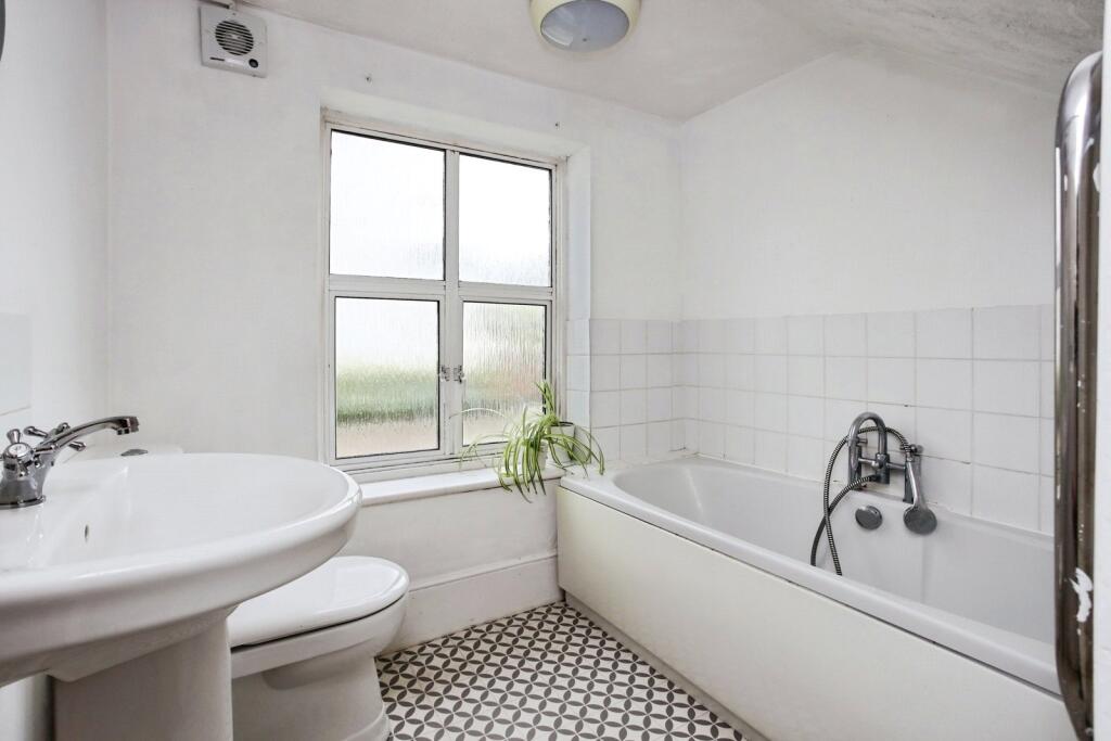 Apartment in Tonbridge - View 5