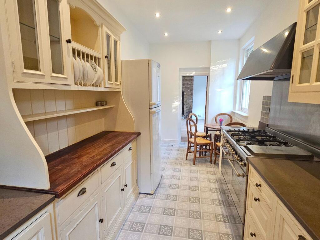 Apartment in Twickenham, East Twickenham, St Margarets - View 4