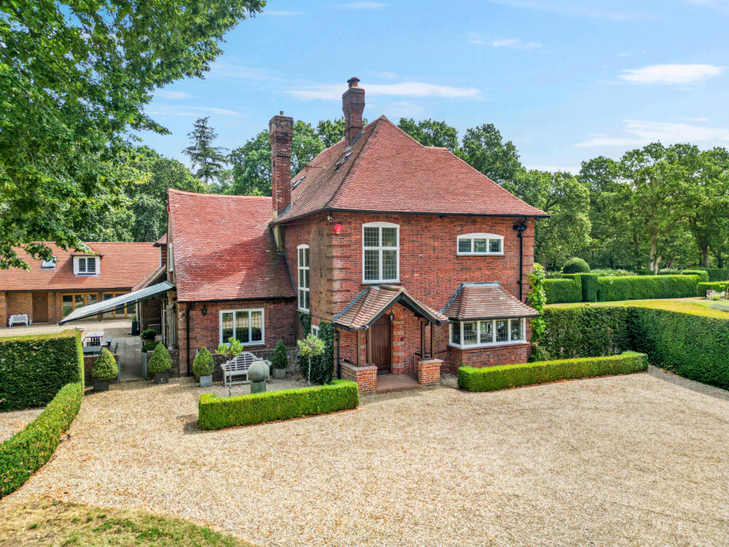 House in New Forest, Ringwood - View 3