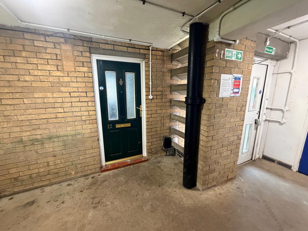 11 Fairfax Court, St. Neots PE19 2JF photo 3