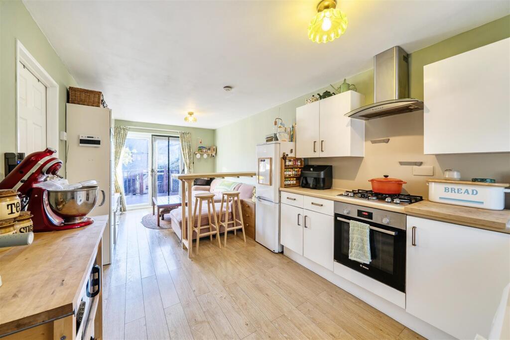 Apartment in London - View 5