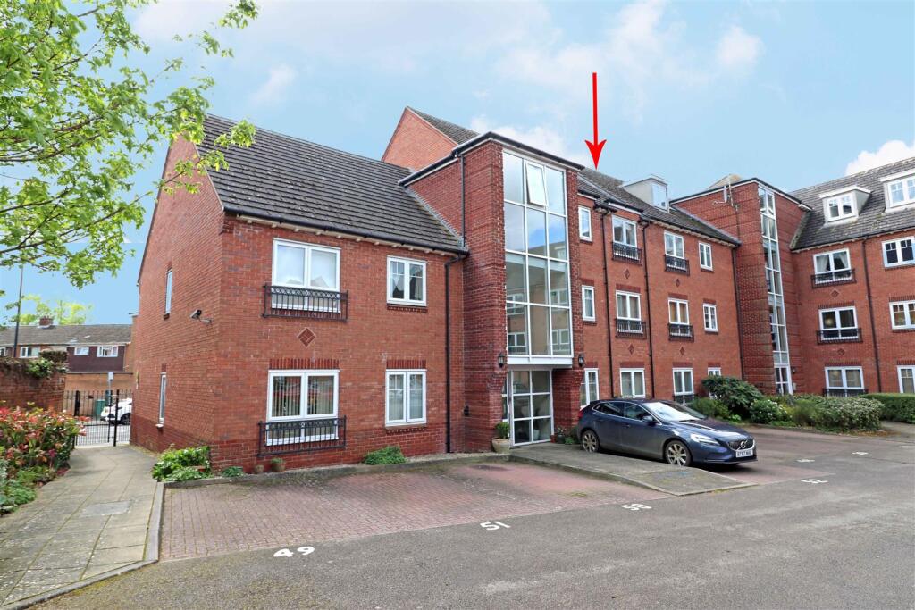 Main image of property: Bread And Meat Close, Warwick