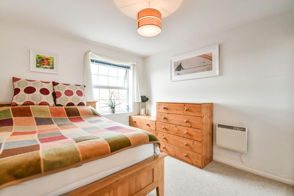 Apartment in Swindon, Central Swindon North - View 5