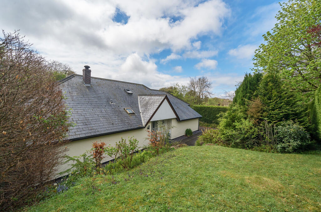 4-bed detached on Leckhampton Hill, Cheltenham, Gloucestershire, £600,000