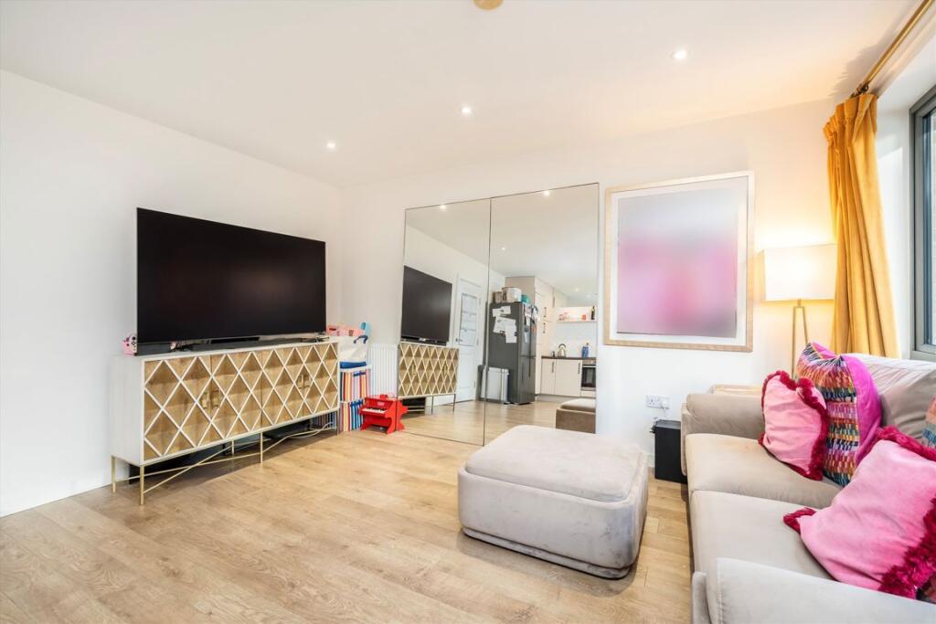 Apartment in London, Poplar - View 2