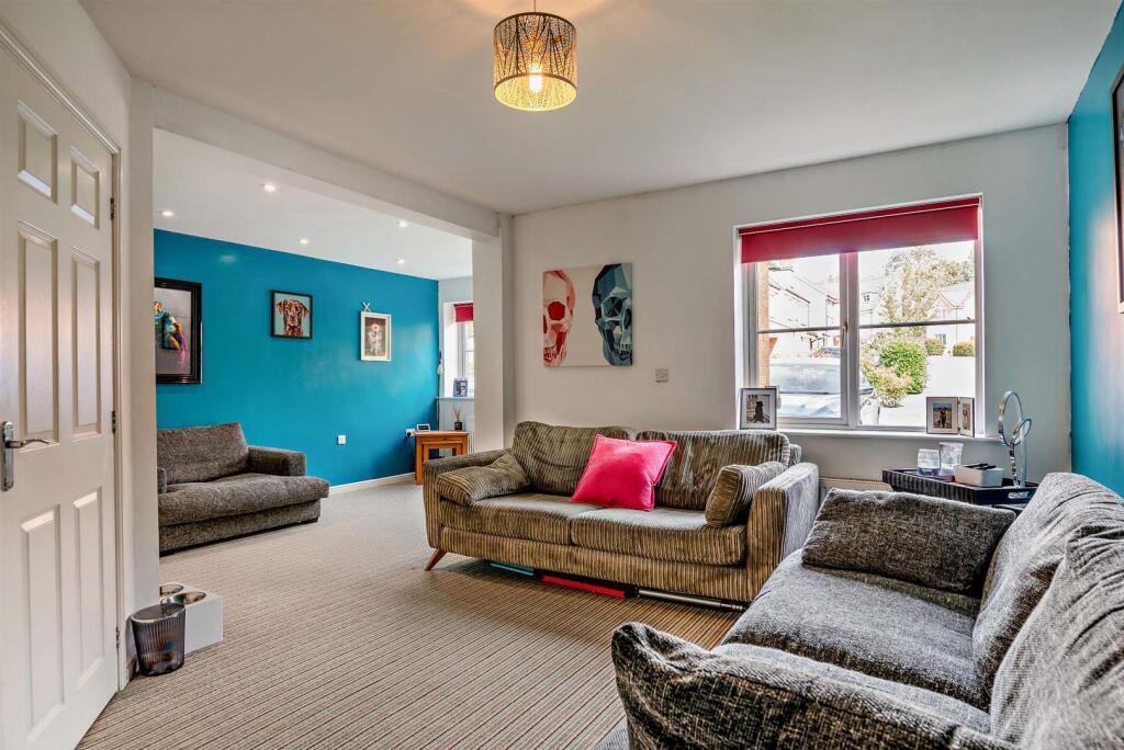 House in Leeds, West Yorkshire - View 3