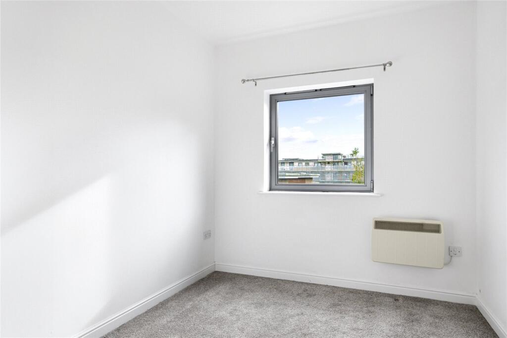 Apartment in Bracknell - View 4