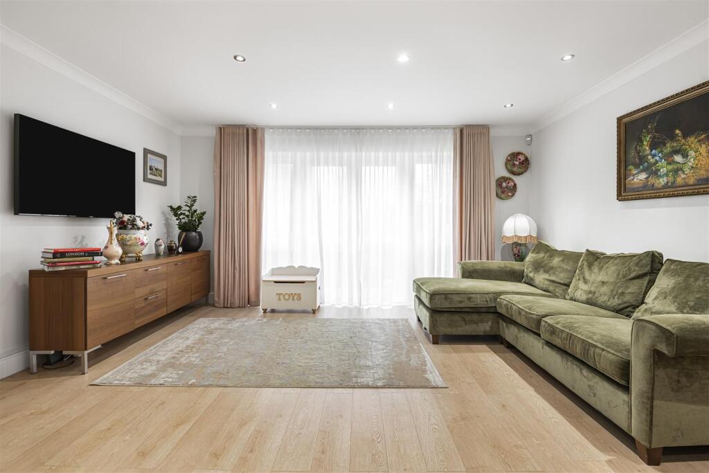 House in Watford - View 3
