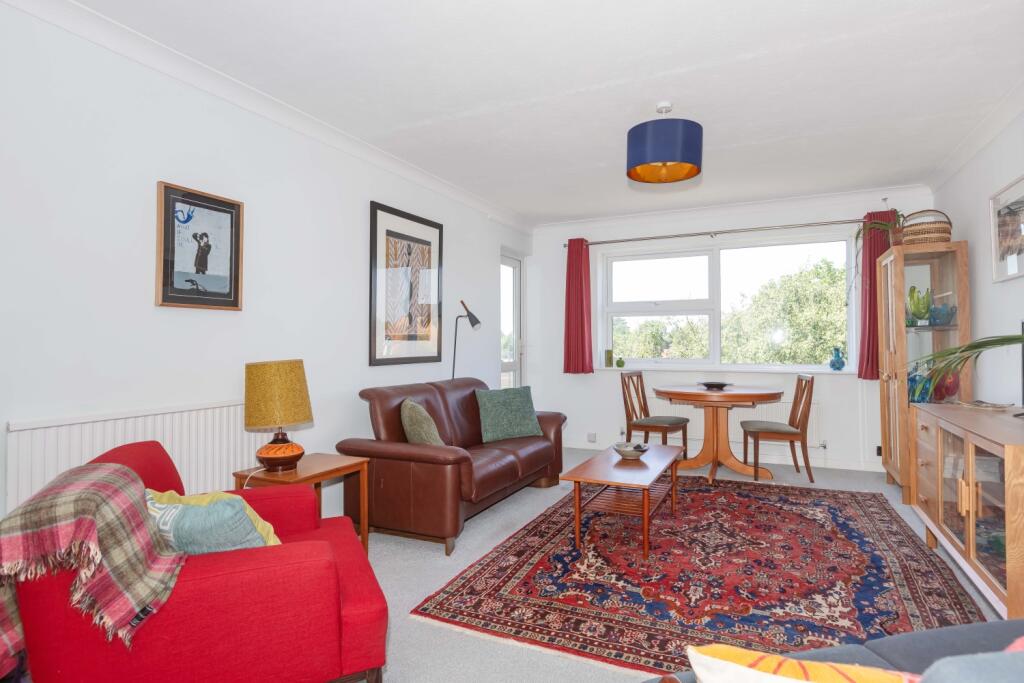 Apartment in Worthing, West Sussex - View 2