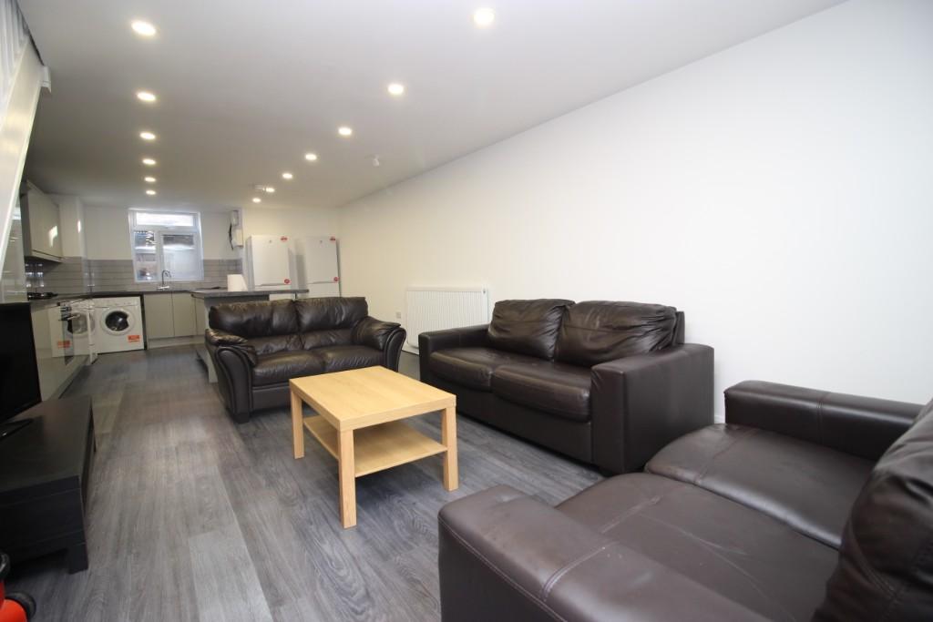 House in Leeds, Headingley Hill, Hyde Park - View 3