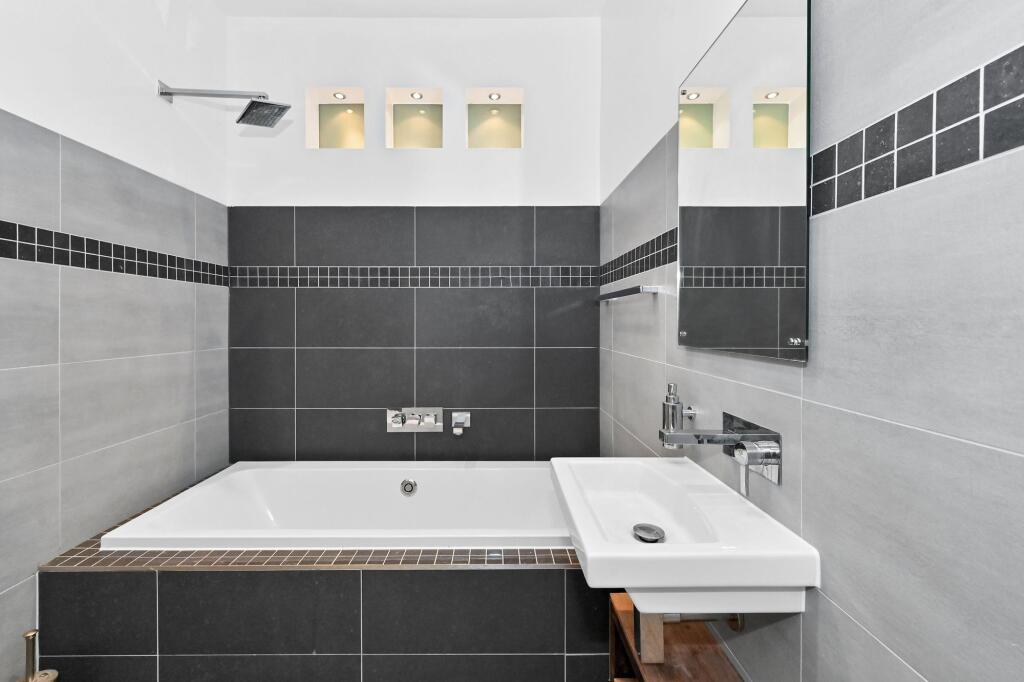 Apartment in London - View 3