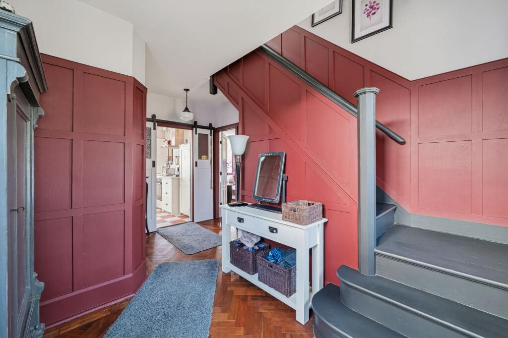 House in Epsom and Ewell, Woodcote, Epsom - View 5