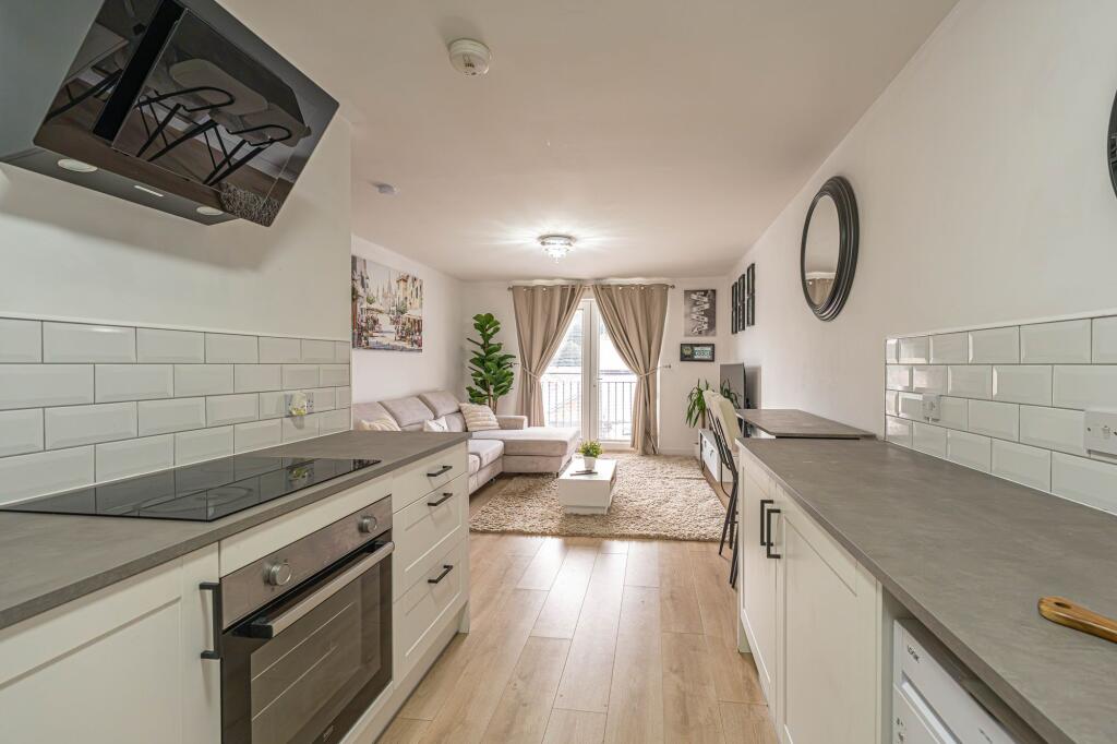 Apartment in Newport - View 5