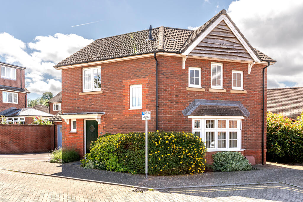 Main image of property: Platts Wood, Cheswick Village, Bristol, BS16 1FY