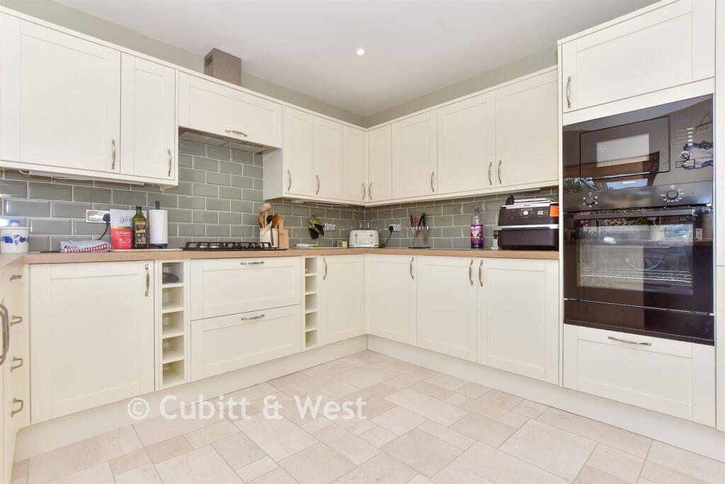 Garden Close, Hayling Island, Hampshire - View 4