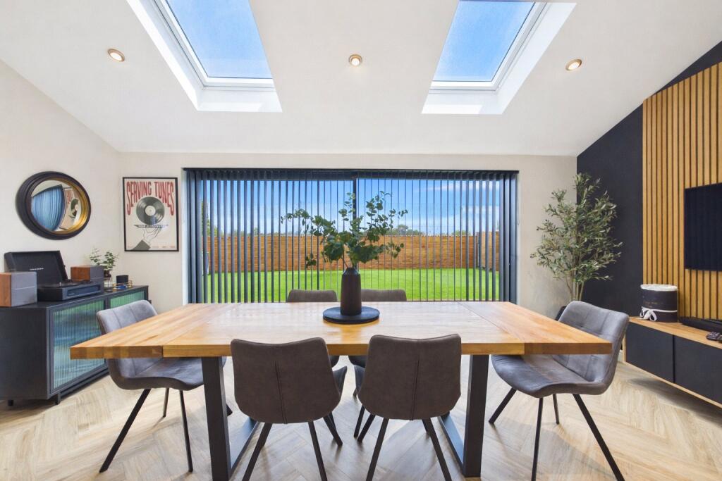 House in Purley on Thames, West Berkshire - More