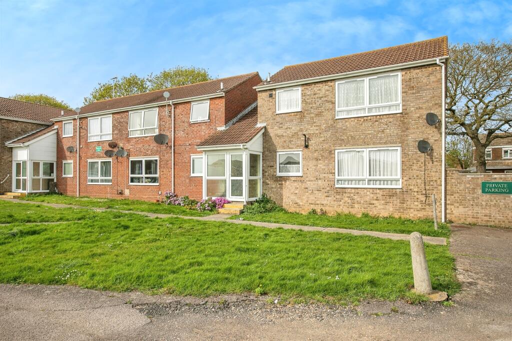 1-bed flat on Epping Close, Clacton-On-Sea, £100,000