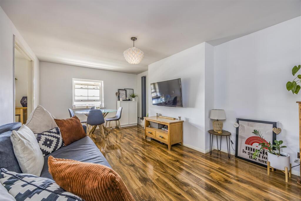 Apartment in Portsmouth - View 3