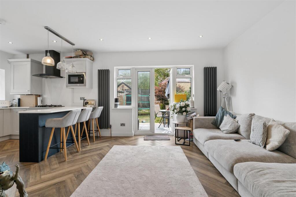 4-bed semi-detached on Great West Road, Isleworth, £750,000