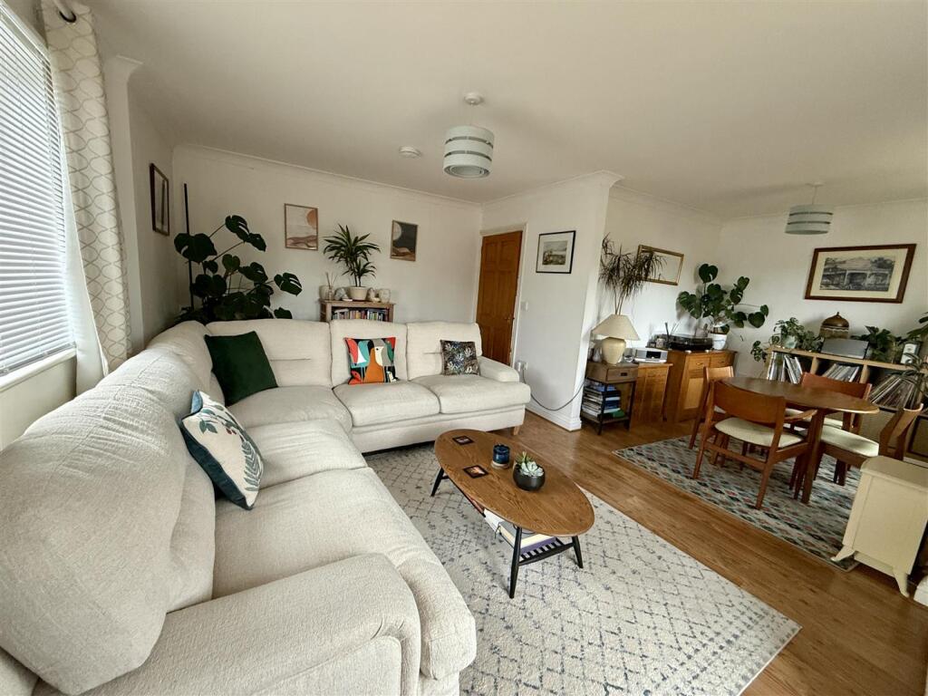 Parklands Avenue, Cowes photo 2