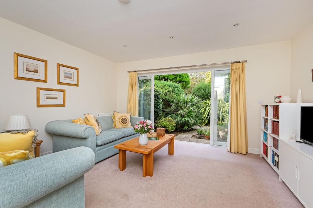 Beechlands Close, East Preston, BN16 photo 3
