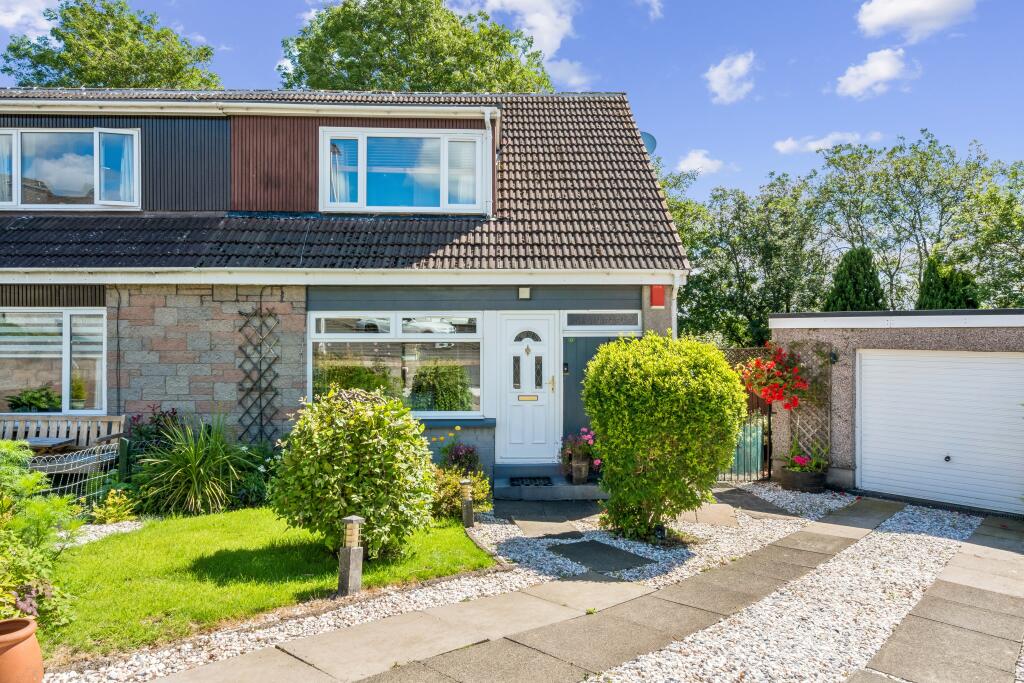 3-bed semi-detached on The Hennings, Sauchie, Alloa, FK10, £230,000