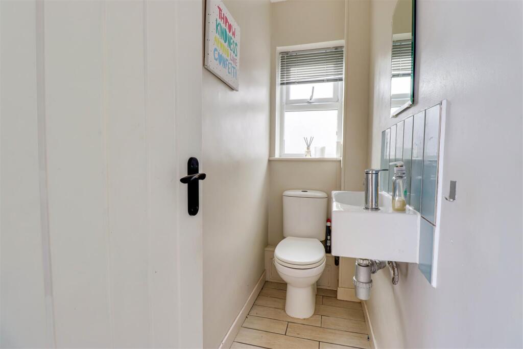 House in Southend-on-Sea, Eastwood - More