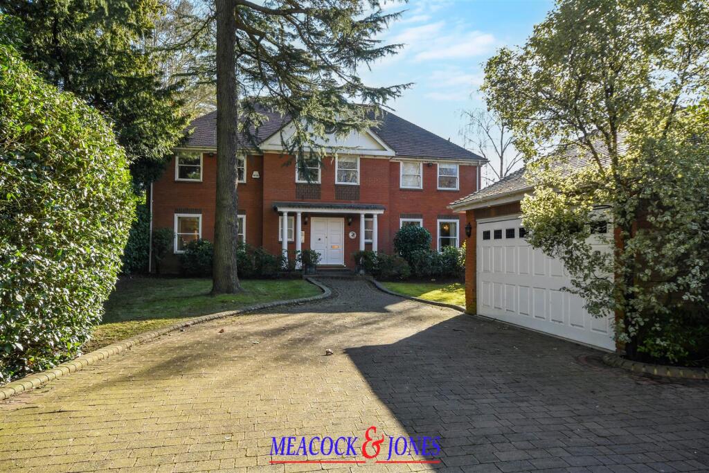 5-bed detached on Mount Avenue, Hutton Mount, Brentwood, £2,200,000