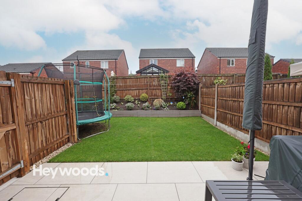 House in Stoke-on-Trent - View 4