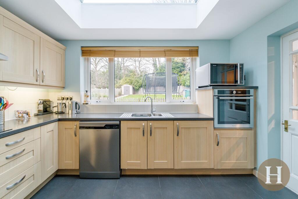 House in Birmingham, West Midlands - More