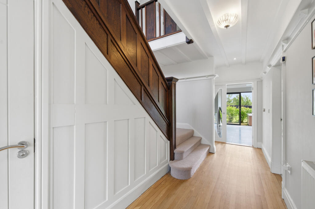 House in Rushcliffe, Edwalton - More