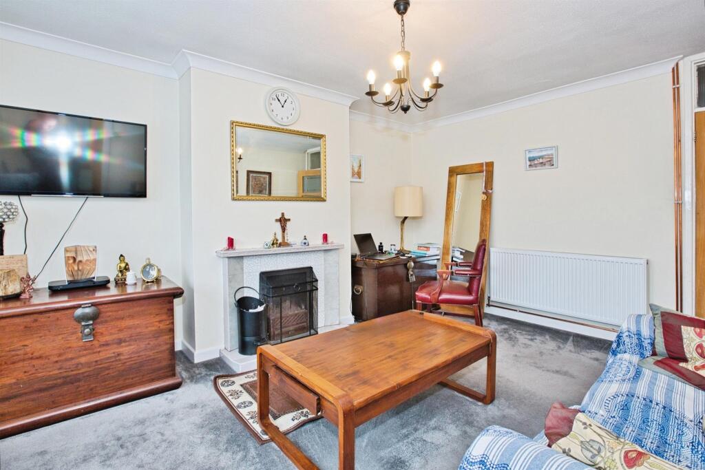Woodbury Close, Wells photo 2