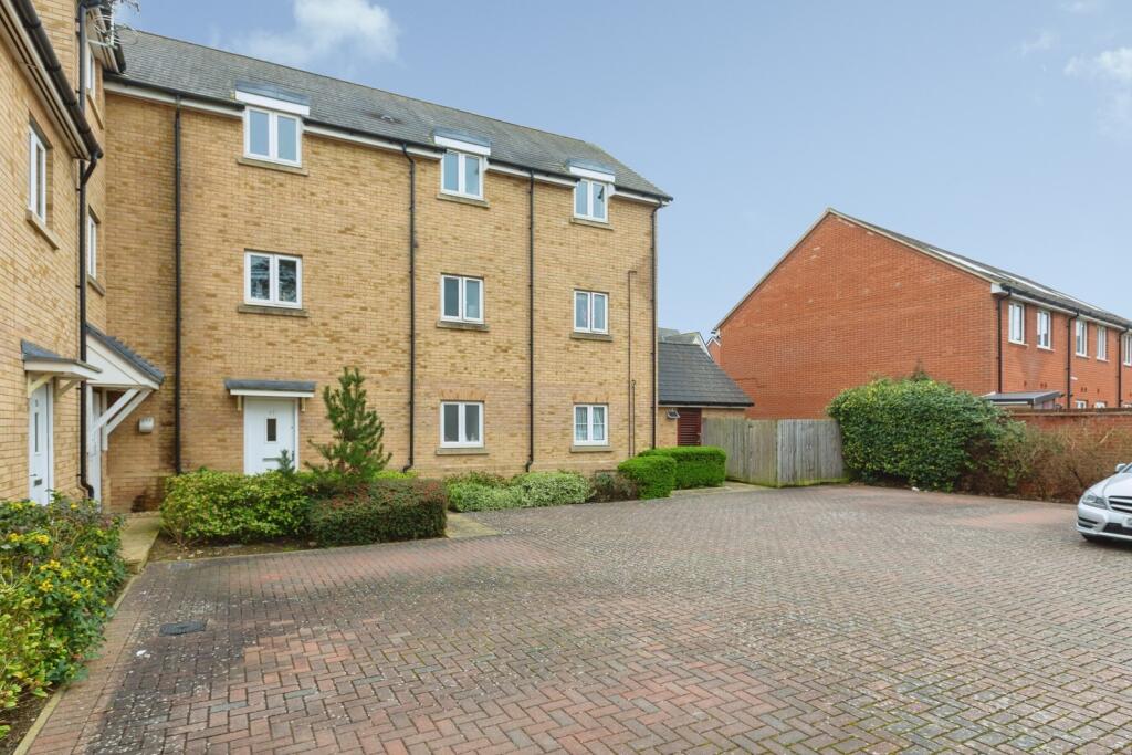 Main image of property: Barland Way, Aylesbury, Buckinghamshire, HP18