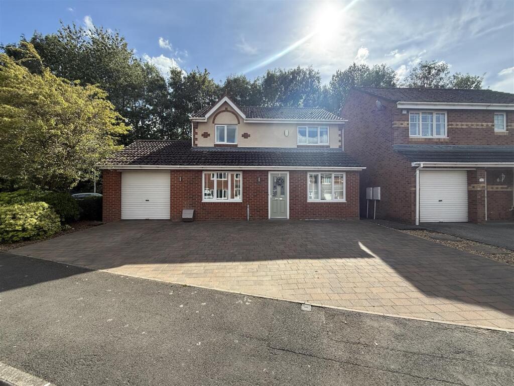 3-bed detached on Hartington Way, Darlington, £255,000