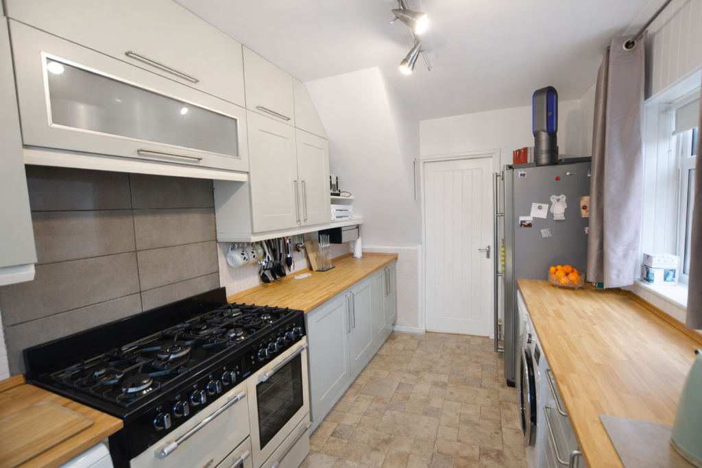 14 Selkirk Avenue, Garswood, Ashton In Makerfield, WN4 0UF photo 4