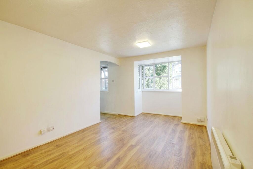 Apartment in London, Yiewsley - View 3