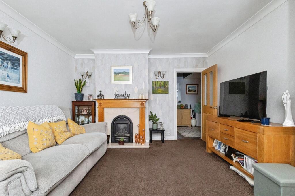 Wilshaw Grove, ASHTON-UNDER-LYNE, Lancashire, OL7 photo 2